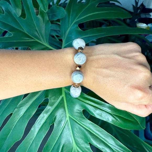 Labradorite & Hematite Bracelet || Protection & Intuitive Power - Picture 2 of 6